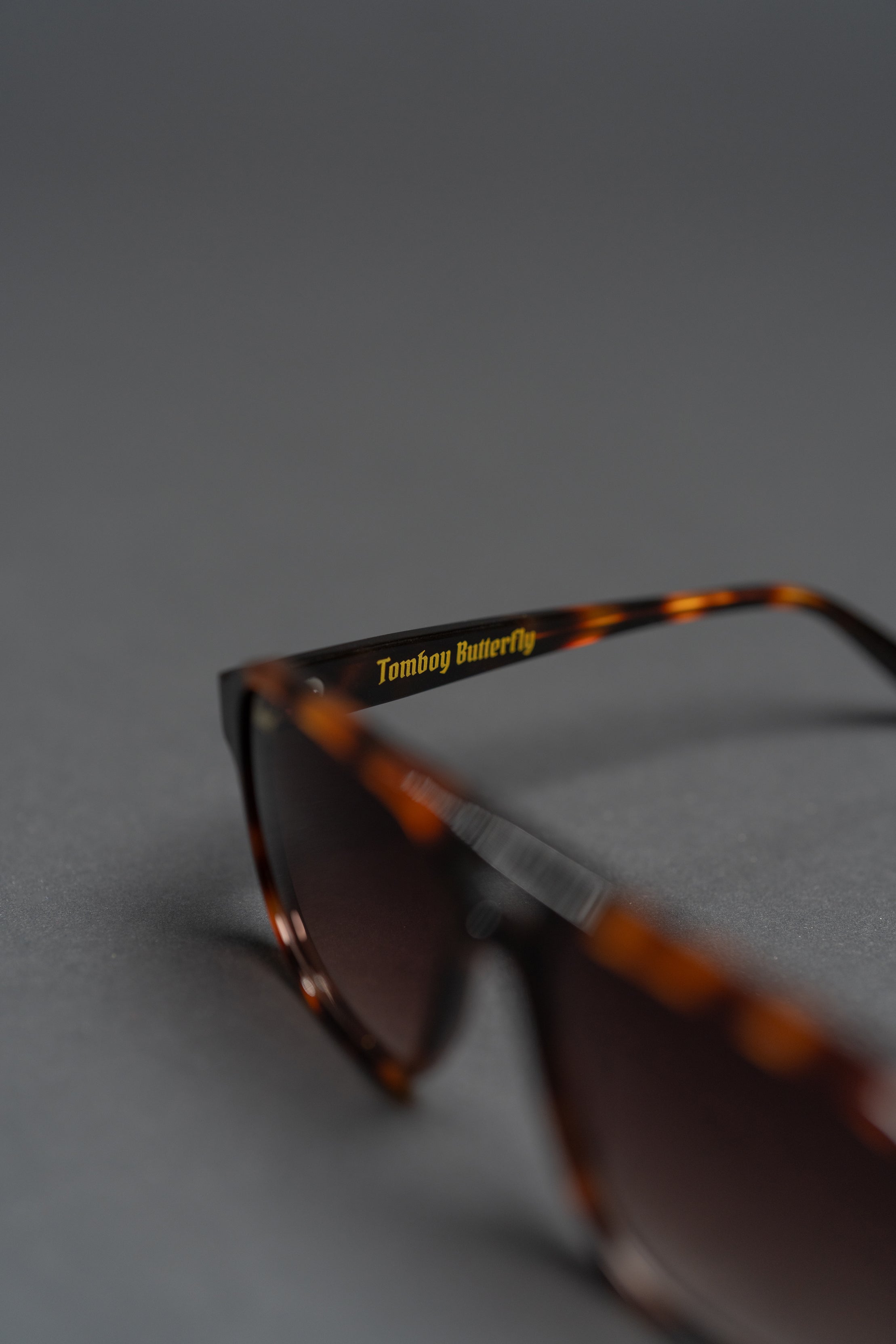 Retro Aviator Sunglasses - Tortoise