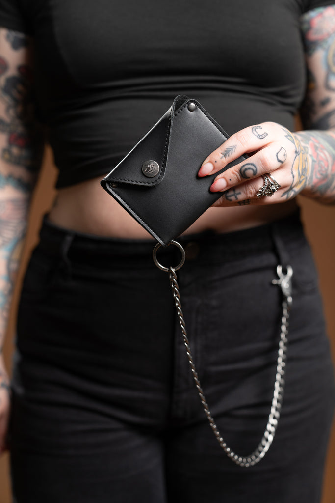The Tomboy Chain Wallet – Girrlscout
